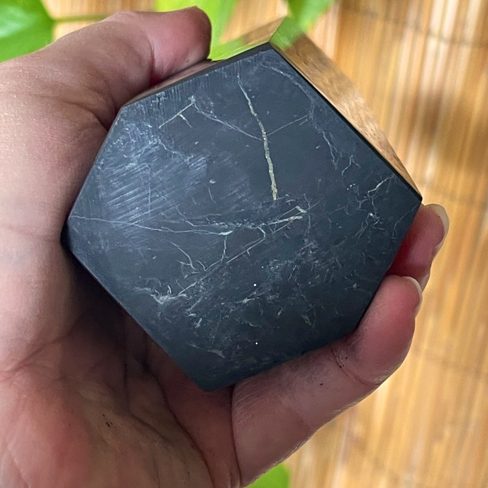 Wow! Large Elite Shungite ‘Miracle Stone’ Gemstone tower - Picture 9 of 10
